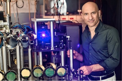 Jeff Steinhauer in his lab at the Israel Institute of Technology. (Image: Nitzan Zohar/Technion)